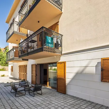 Mirela's Golden Luxury Apartment Split