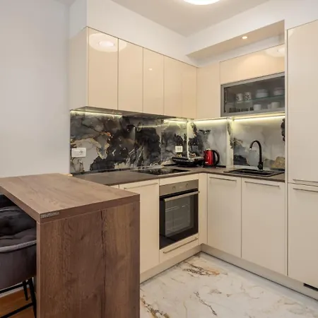 Mirela's Golden Luxury Apartment Split