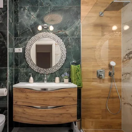 Mirela's Golden Luxury *