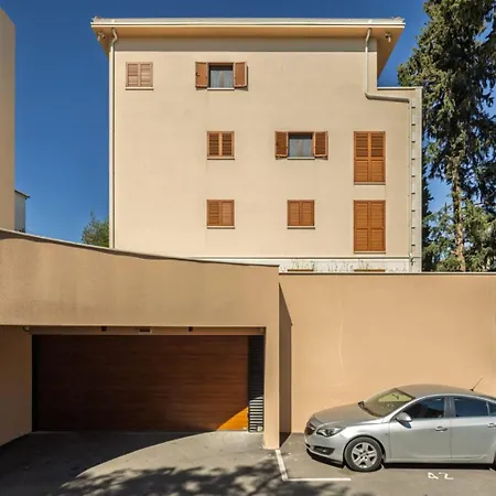 Mirela's Golden Luxury Apartment Split