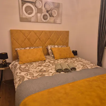 Mirela's Golden Luxury * Split