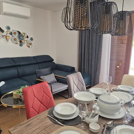 Mirela's Golden Luxury *