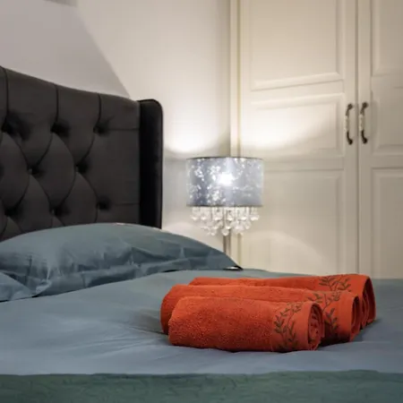 Daire Mirela's Golden Luxury