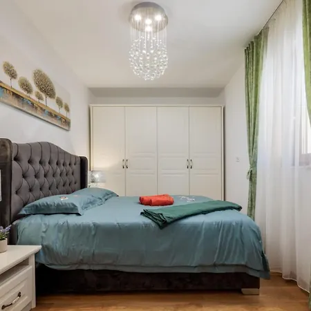 Mirela's Golden Luxury * Split