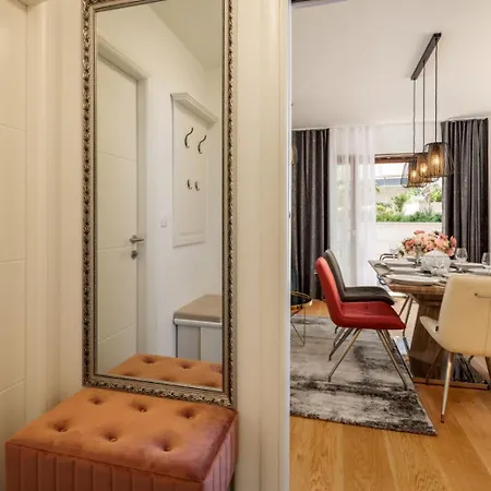 Daire Mirela's Golden Luxury *