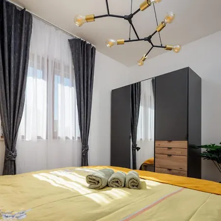 Апартаменты Mirela's Golden Luxury