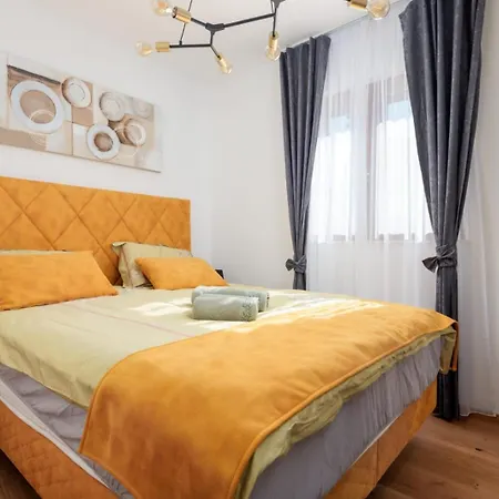 Апартаменты Mirela's Golden Luxury Сплит