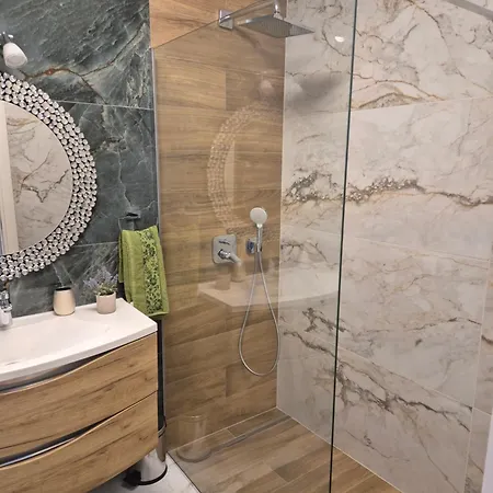 Mirela's Golden Luxury Apartment *