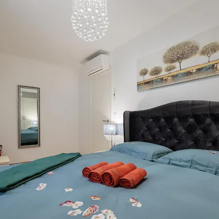 Mirela's Golden Luxury Apartment Split