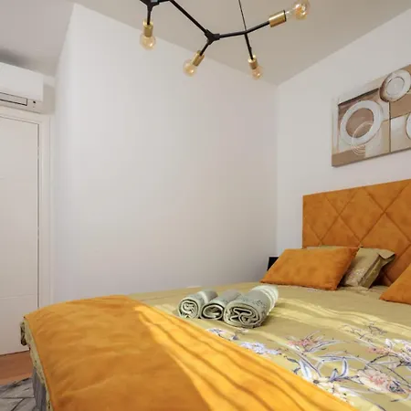 Апартаменти Mirela's Golden Luxury *