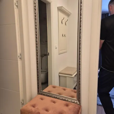 Mirela's Golden Luxury Апартаменти